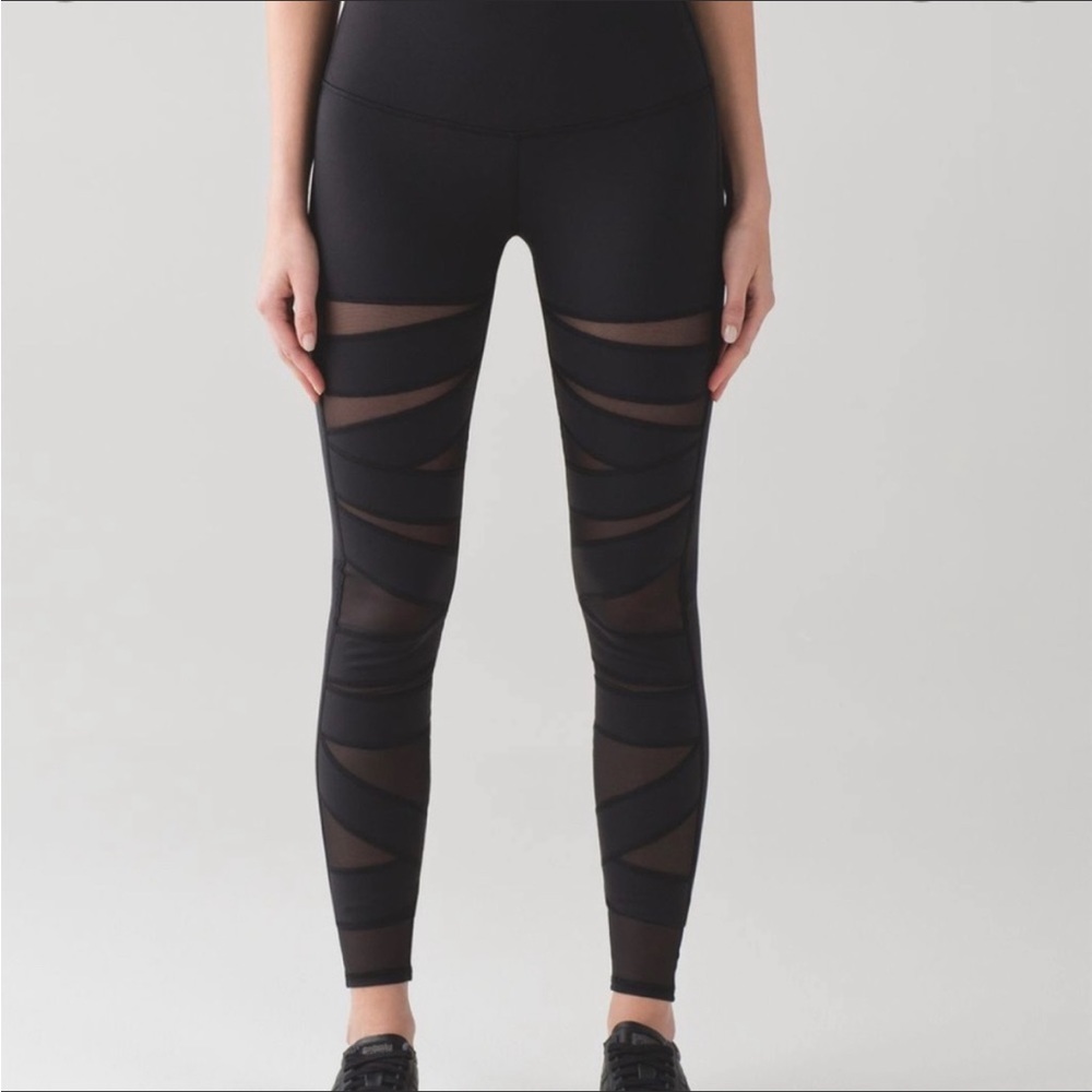 Lululemon black wunder under high rise leggings with mesh cut outs